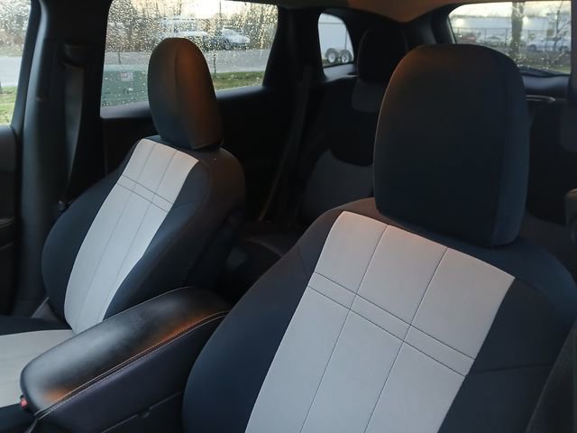 Used 2016 Jeep Cherokee Sport image 34