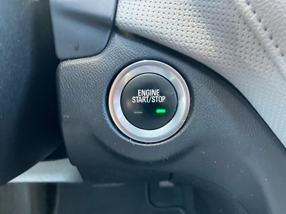 Used 2018 Chevrolet Equinox Premier image 24