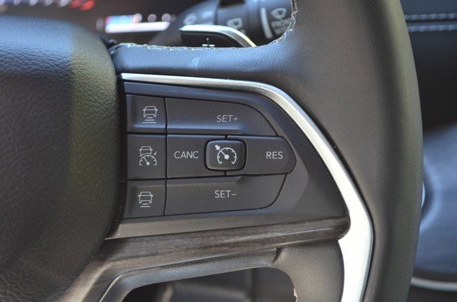 Used 2023 Jeep Grand Cherokee Limited image 21