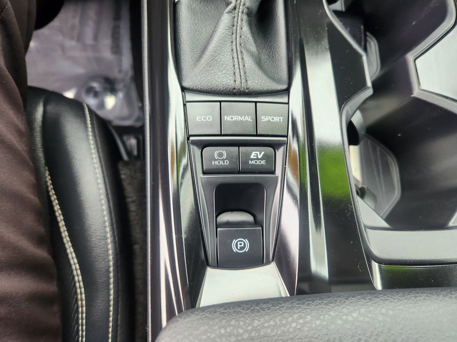 Used 2025 Toyota Camry SE image 25