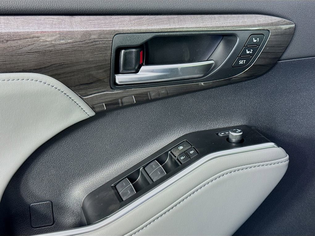 New 2026 Toyota Highlander Platinum image 22