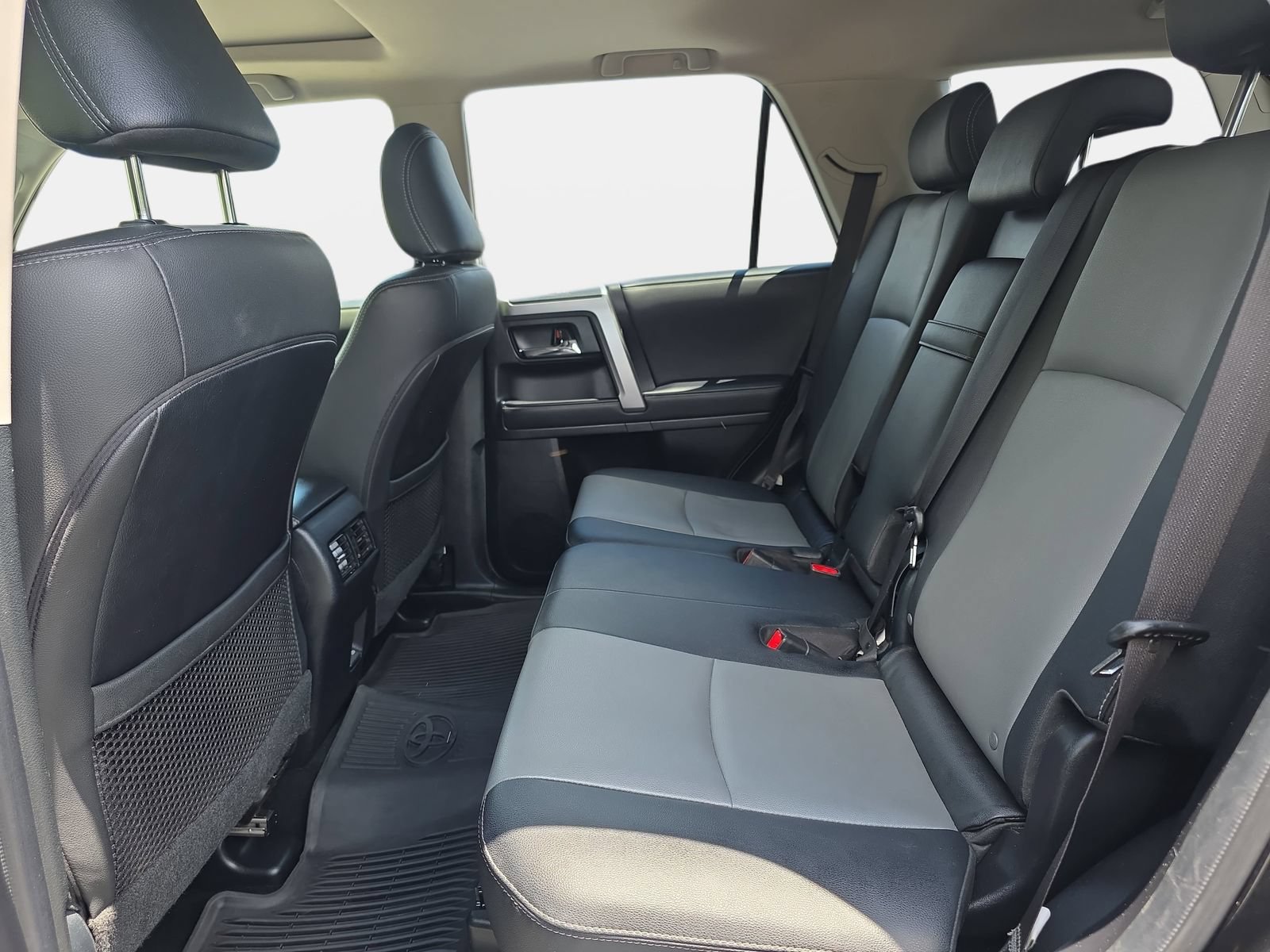 Used 2024 Toyota 4Runner SR5 Premium w/ Moonroof Package RWD image 14