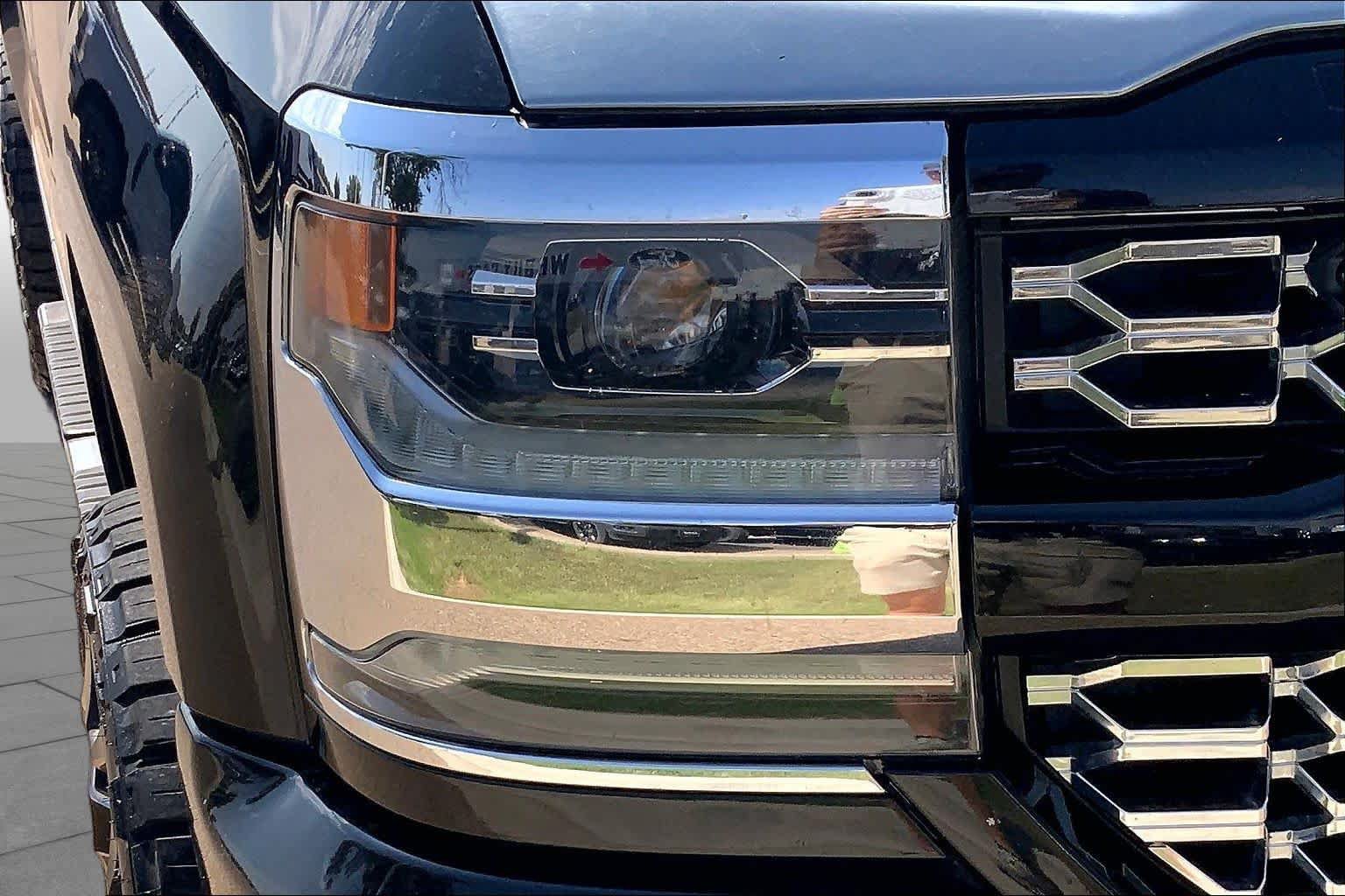 Used 2018 Chevrolet Silverado 1500 High Country AWD/4WD image 28