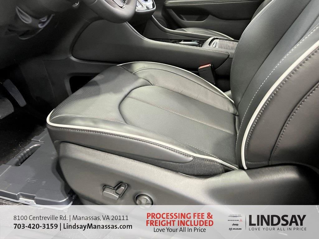 New 2026 Chrysler Pacifica Limited w/ S Appearance Package FWD image 27
