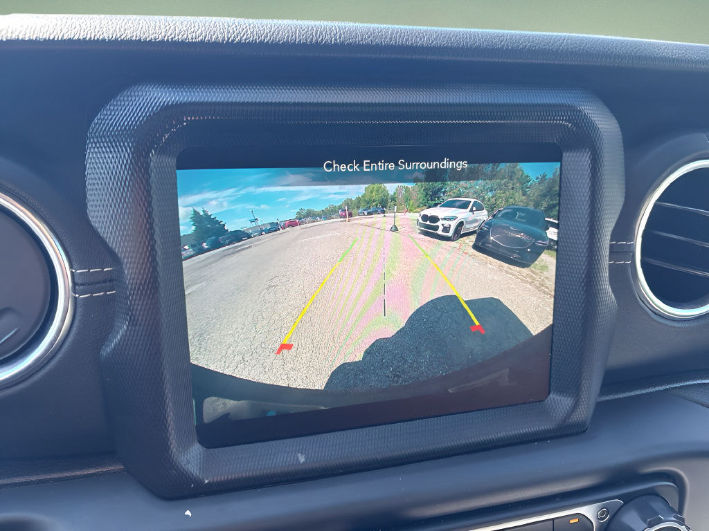 Used 2022 Jeep Wrangler Unlimited Sahara w/ Cold Weather Group AWD/4WD image 13