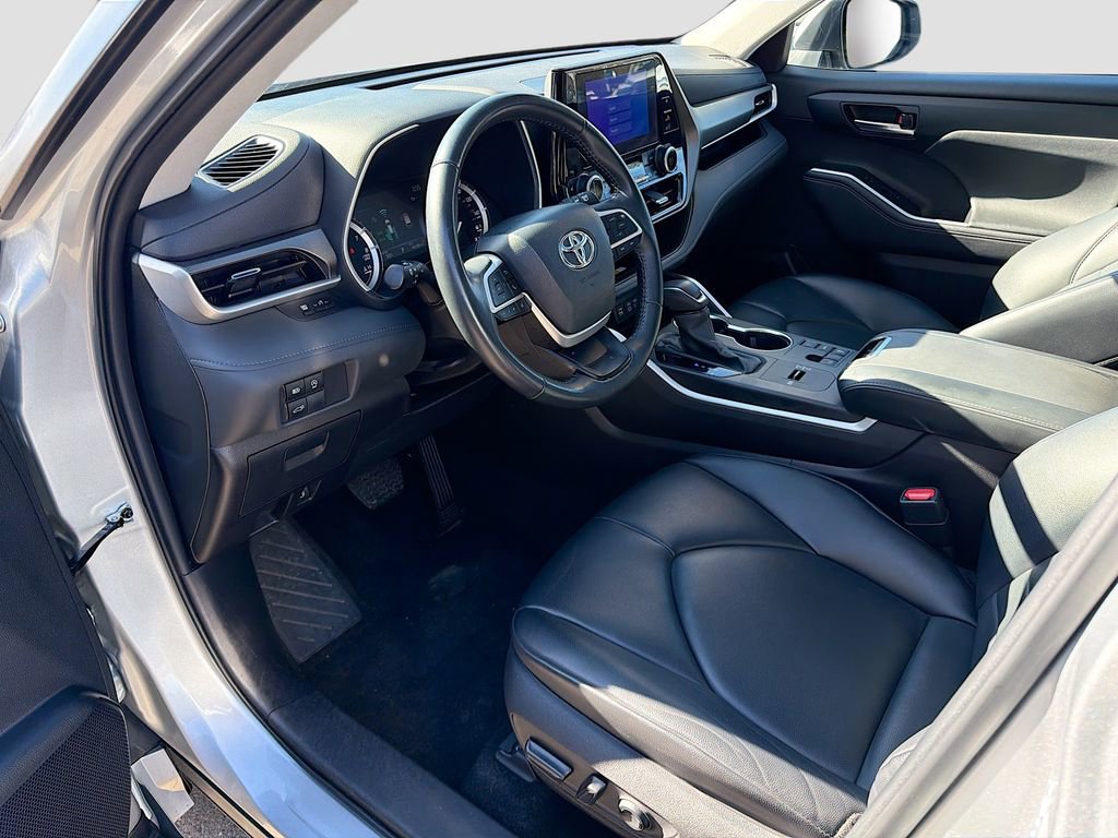 Used 2024 Toyota Highlander XLE image 27