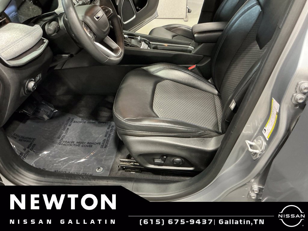 Used 2023 Jeep Compass Latitude w/ Convenience Group AWD/4WD image 19