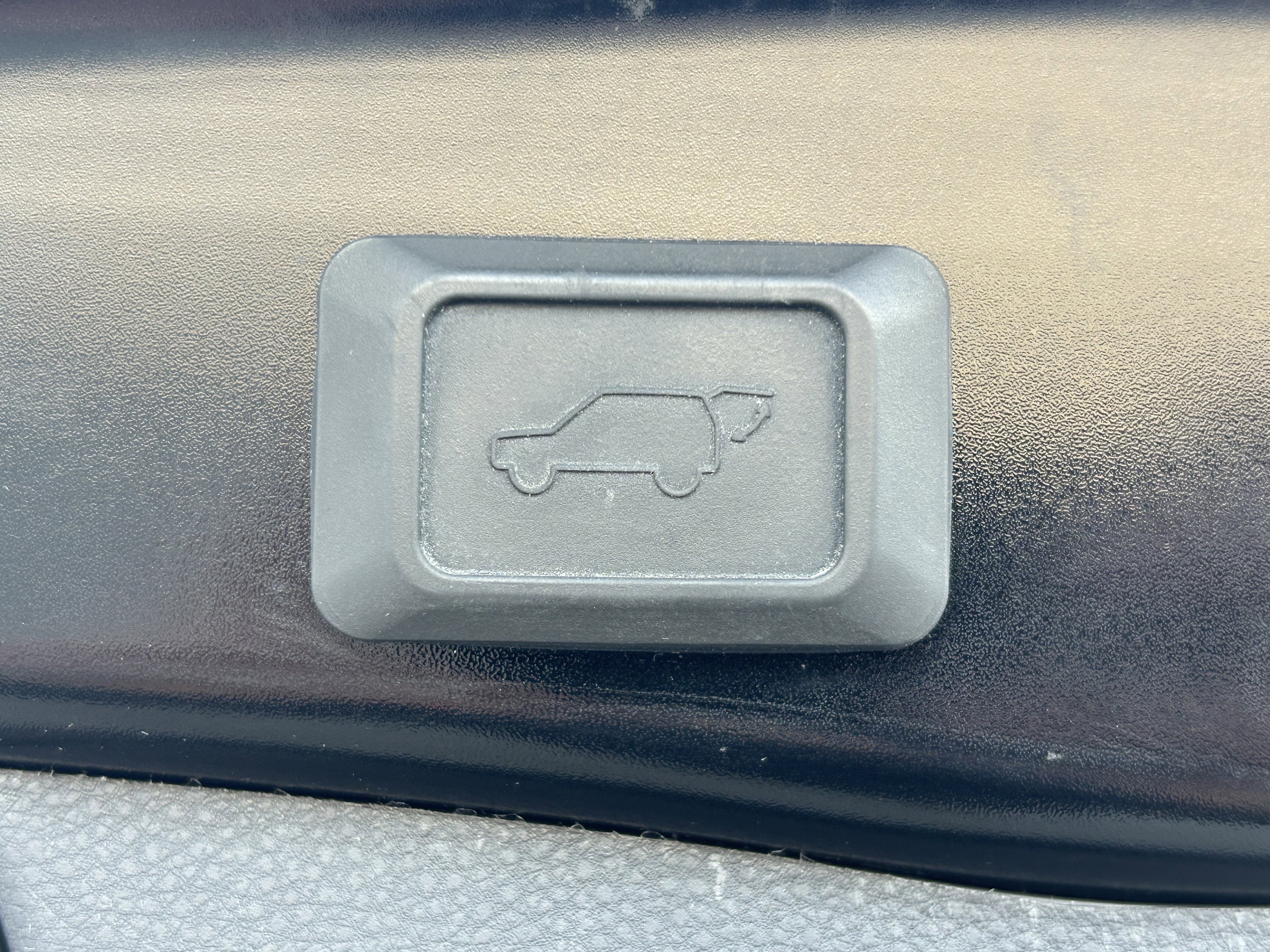 Used 2022 Toyota RAV4 XLE Premium image 22