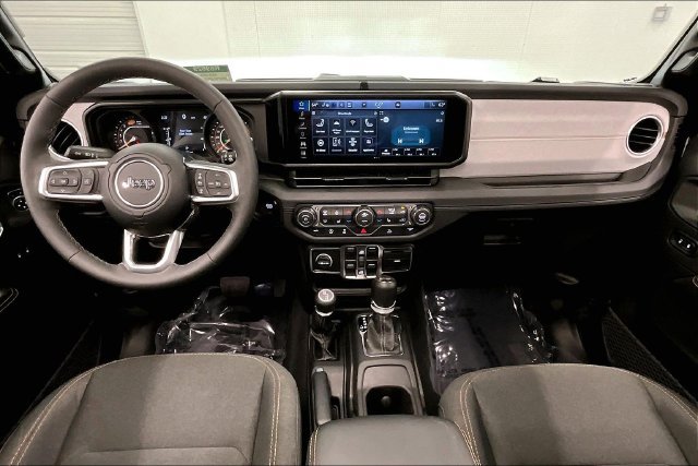 Used 2026 Jeep Wrangler Unlimited Sahara AWD/4WD image 19