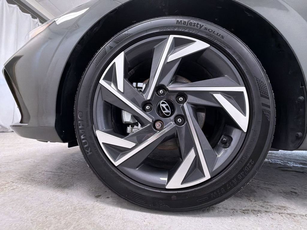 Used 2025 Hyundai Elantra SEL image 12