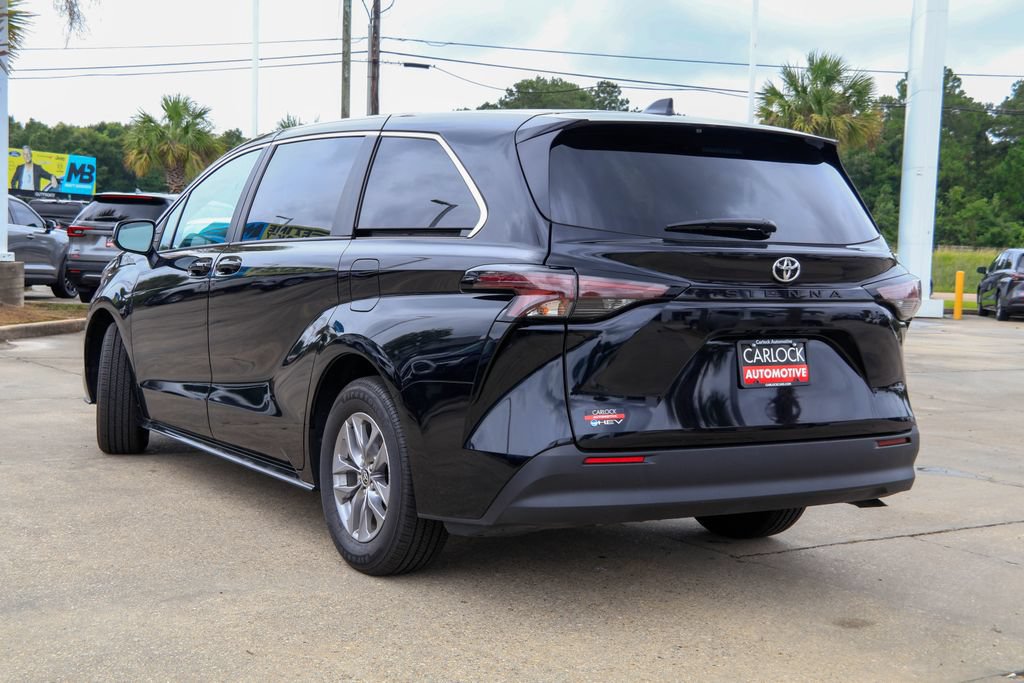 Used 2026 Toyota Sienna LE FWD image 25