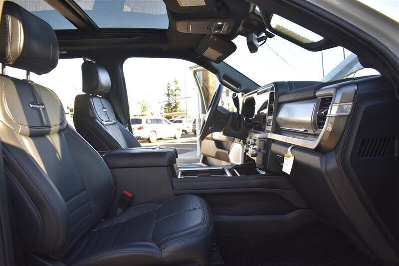 Used 2025 Ford F450 Platinum w/ FX4 Off-Road Package image 30