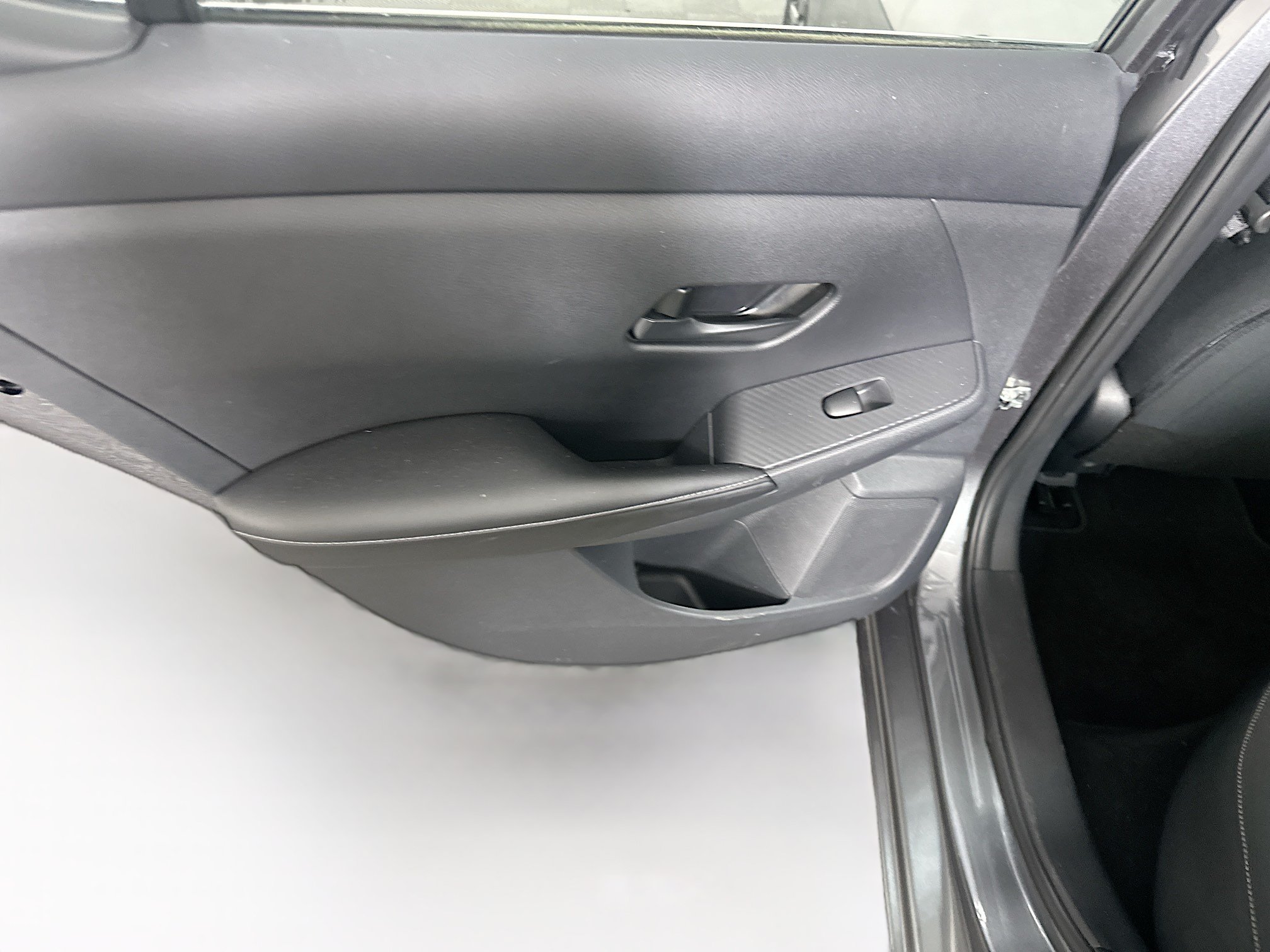 Used 2025 Nissan Sentra SV FWD image 25