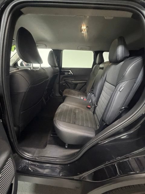 Used 2025 Mitsubishi Outlander SE FWD image 25