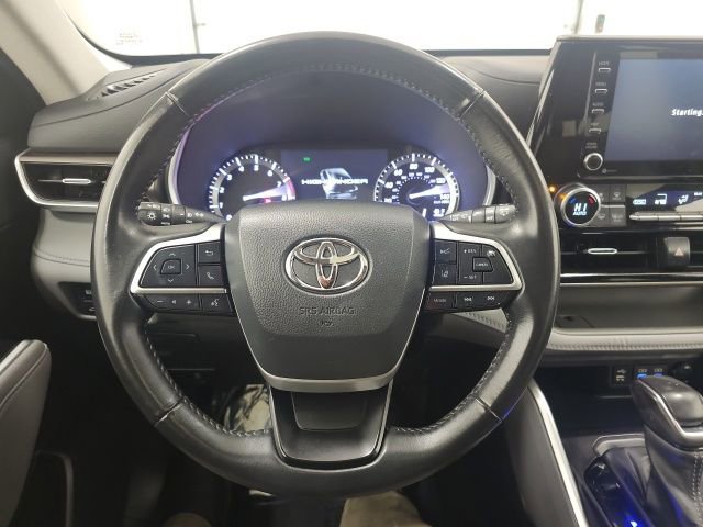 Used 2022 Toyota Highlander XLE image 18