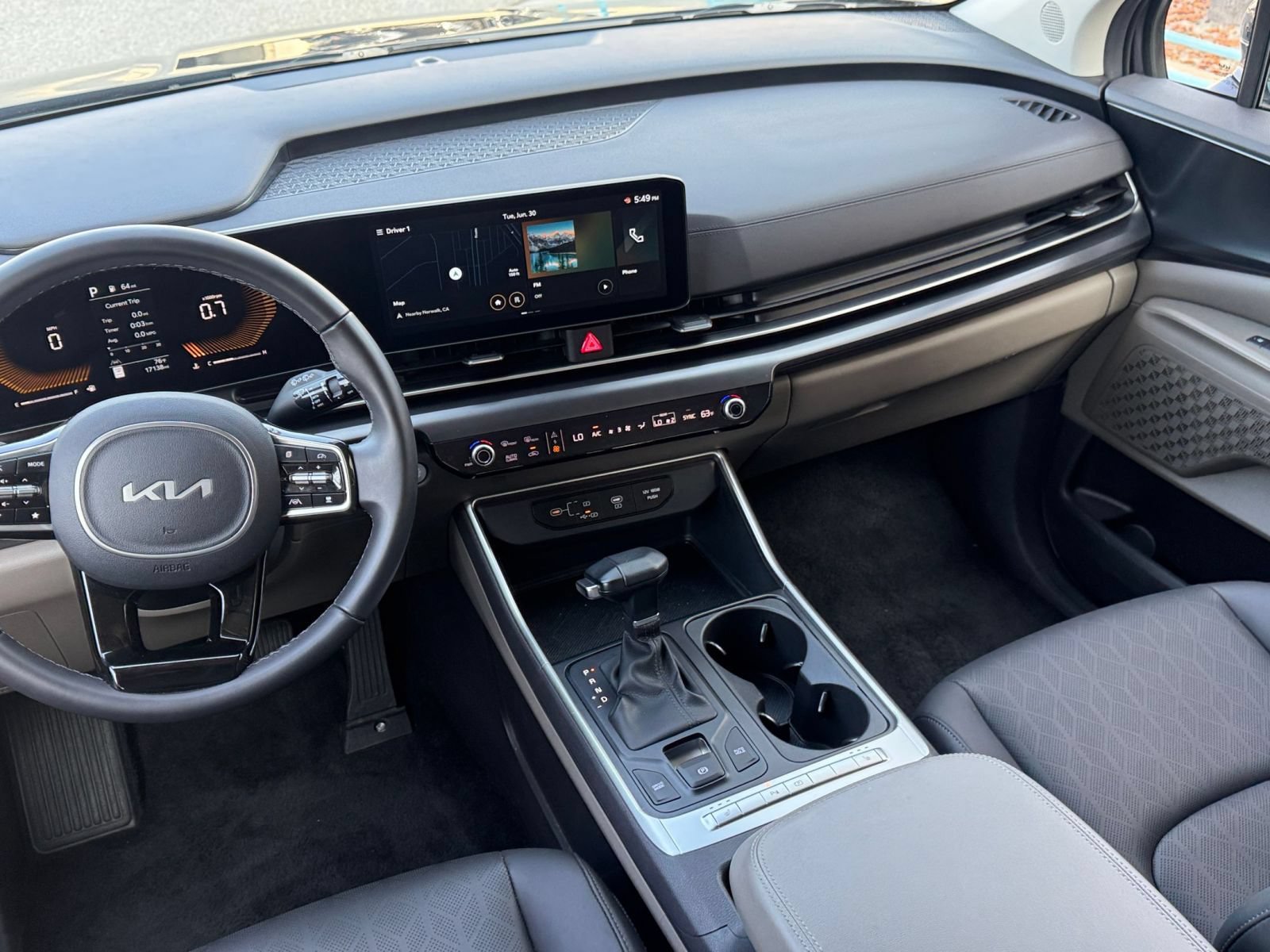 Used 2026 Kia Carnival FWD image 20