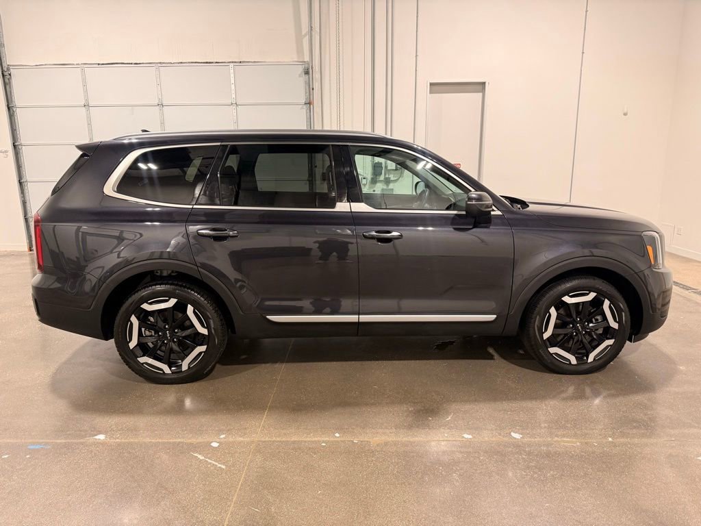 Used 2025 Kia Telluride S AWD/4WD image 4