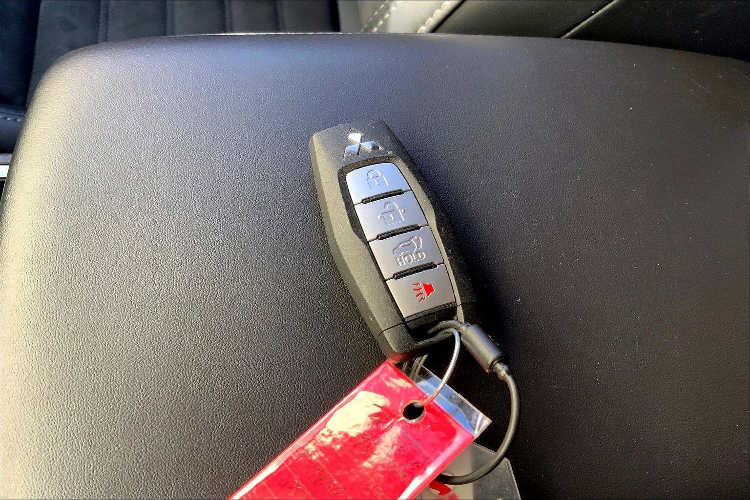 Used 2024 Mitsubishi Outlander SE image 12