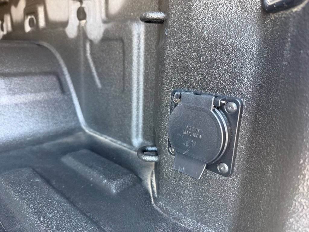 Used 2020 Chevrolet Silverado 1500 High Country w/ Technology Package AWD/4WD image 11