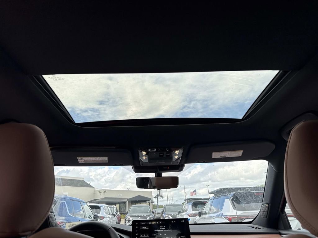 New 2026 Mitsubishi Outlander SEL image 18