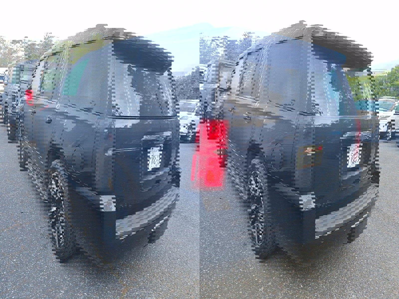 Used 2019 Chevrolet Tahoe Premier image 3