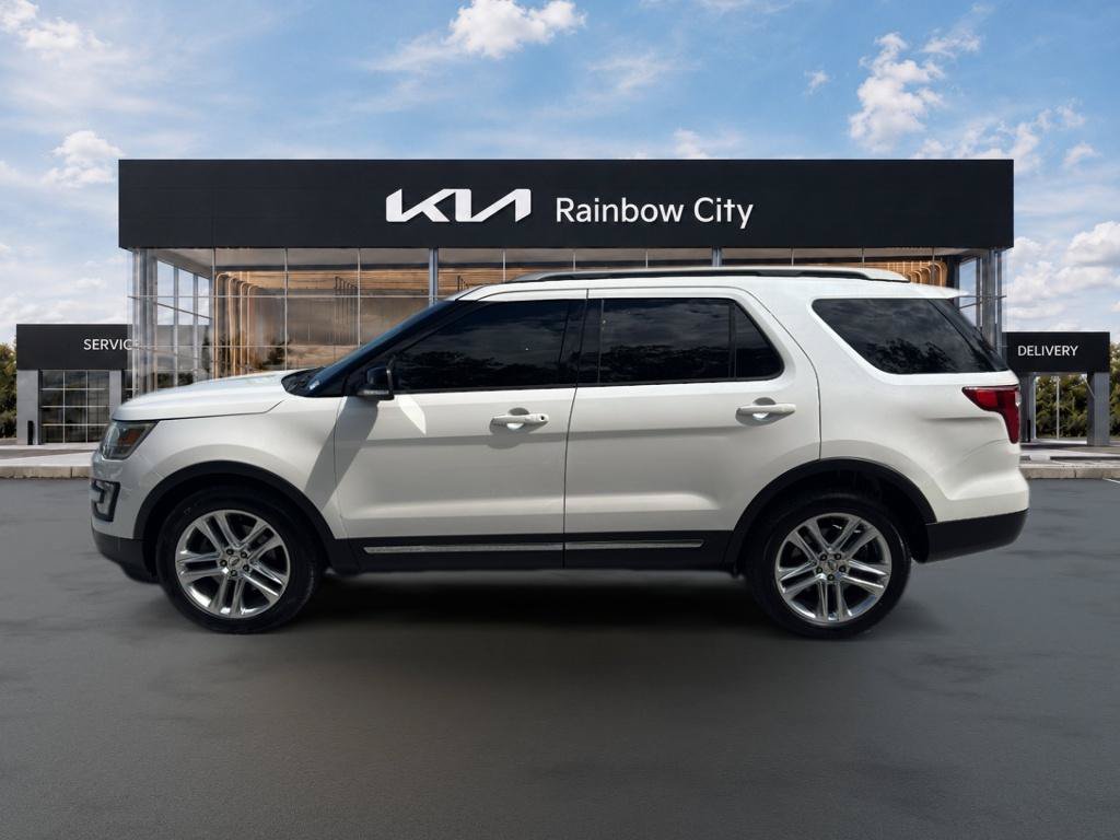 Used 2017 Ford Explorer XLT w/ Equipment Group 202A AWD/4WD image 8