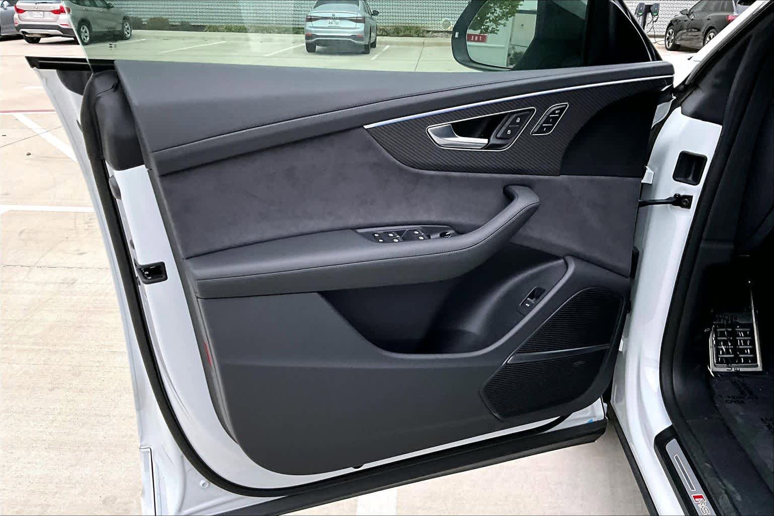 New 2025 Audi RS Q8 performance image 10