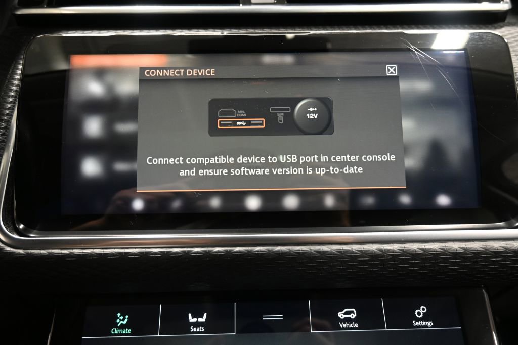 Used 2018 Land Rover Range Rover Velar S image 30