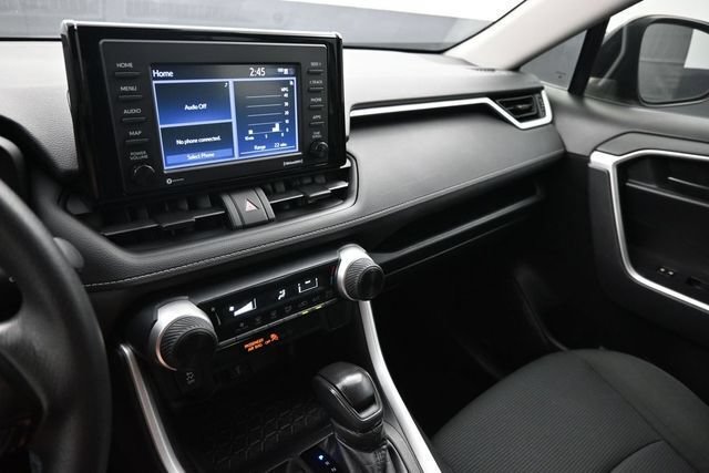 Used 2020 Toyota RAV4 LE FWD image 11