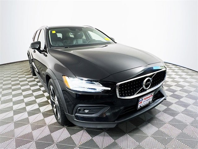 Used 2021 Volvo V60 T5 Cross Country image 4