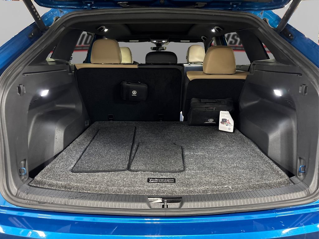 Used 2024 Volkswagen Atlas Cross Sport SE w/ Panoramic Sunroof Package image 11