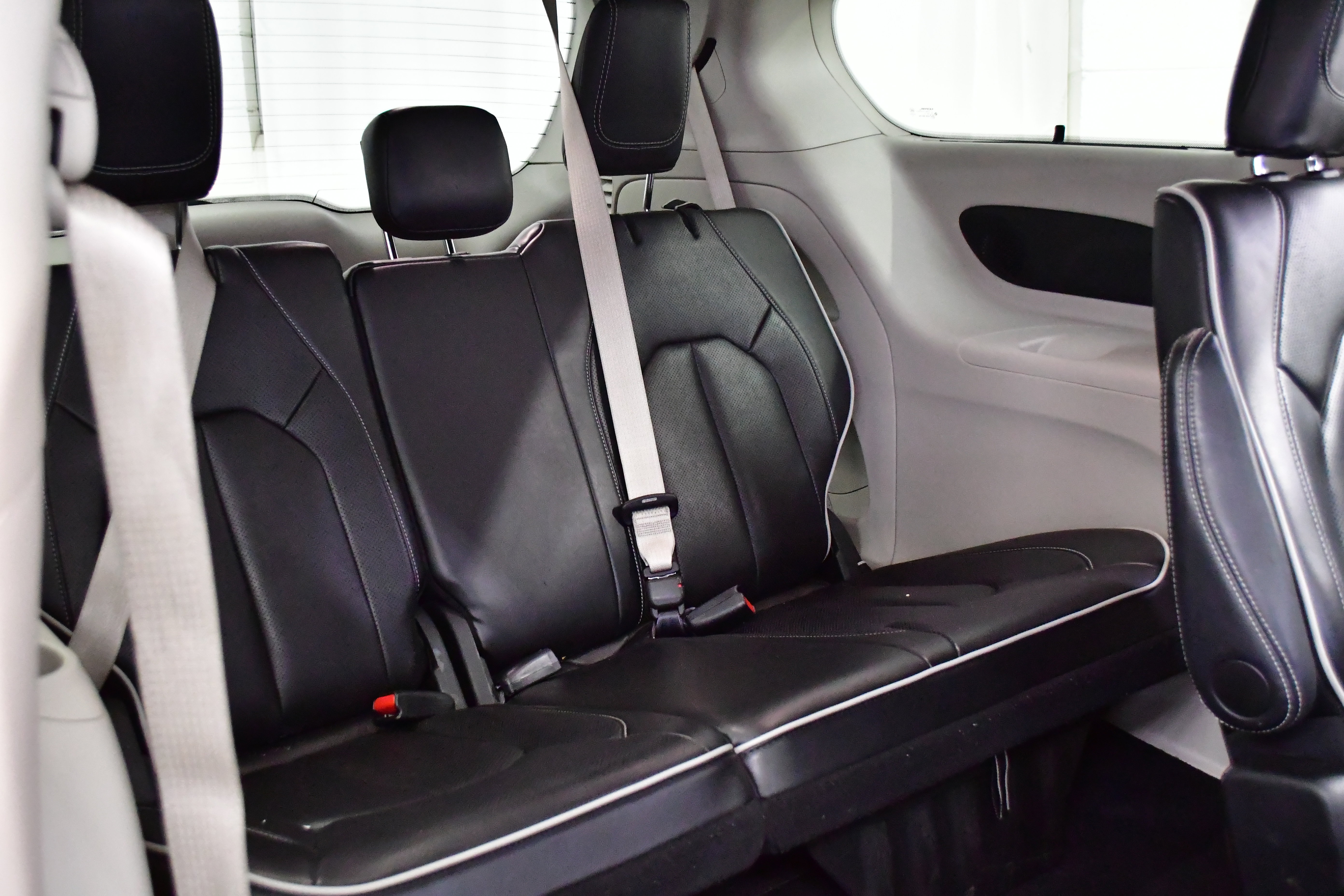 Used 2024 Chrysler Pacifica Limited image 41