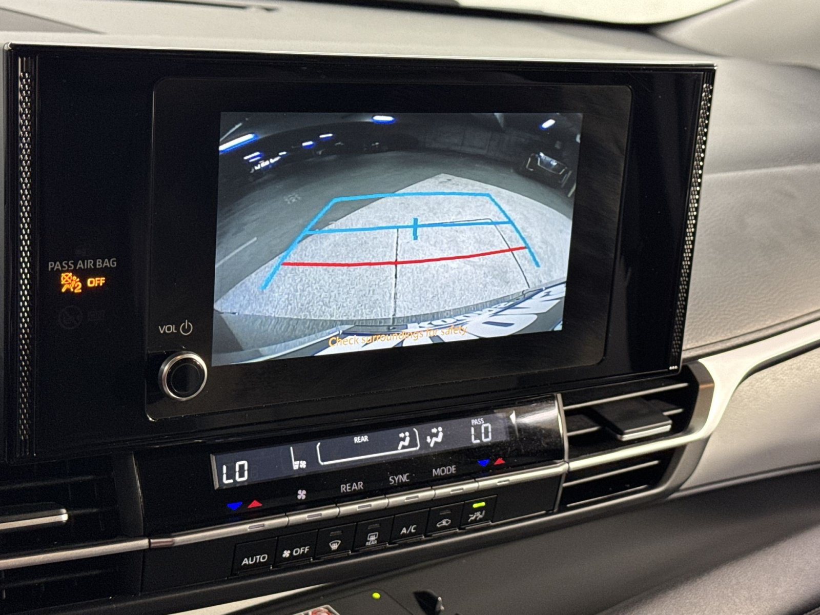 Used 2025 Toyota Sienna LE AWD/4WD image 31
