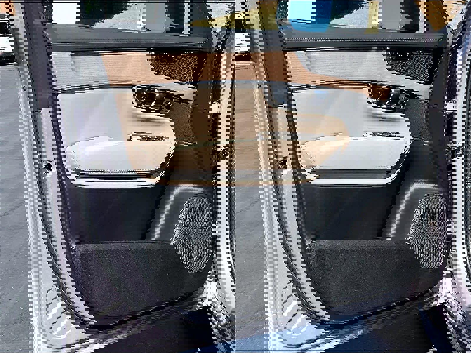 Used 2026 Volvo XC90 B6 Plus w/ Protection Package Premier image 26