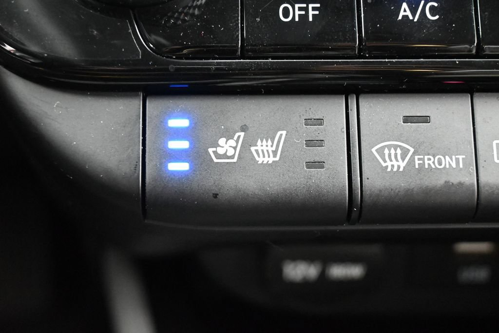 Used 2024 Hyundai Elantra Limited FWD image 21
