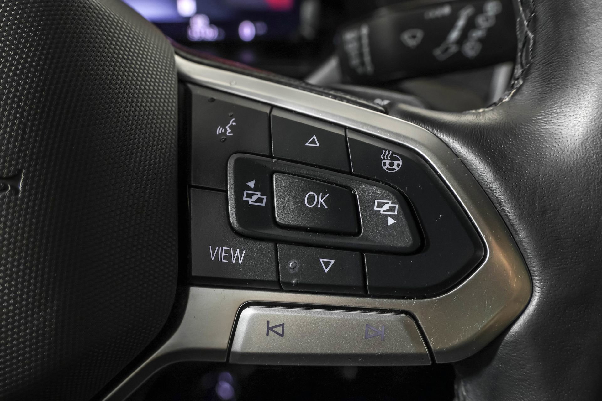 Used 2024 Volkswagen Atlas Cross Sport SEL R-Line image 28