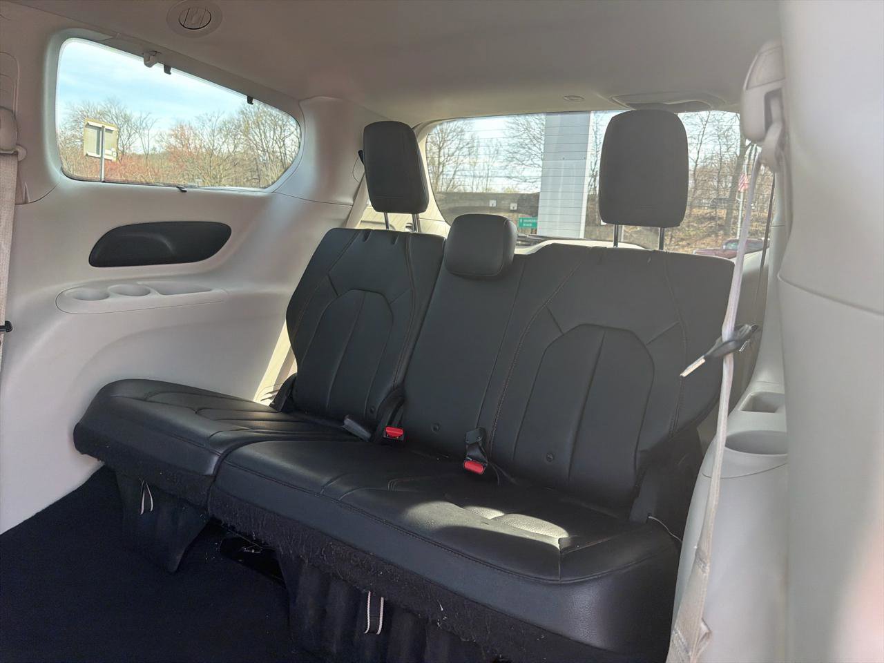 Used 2019 Chrysler Pacifica Touring-L FWD image 20