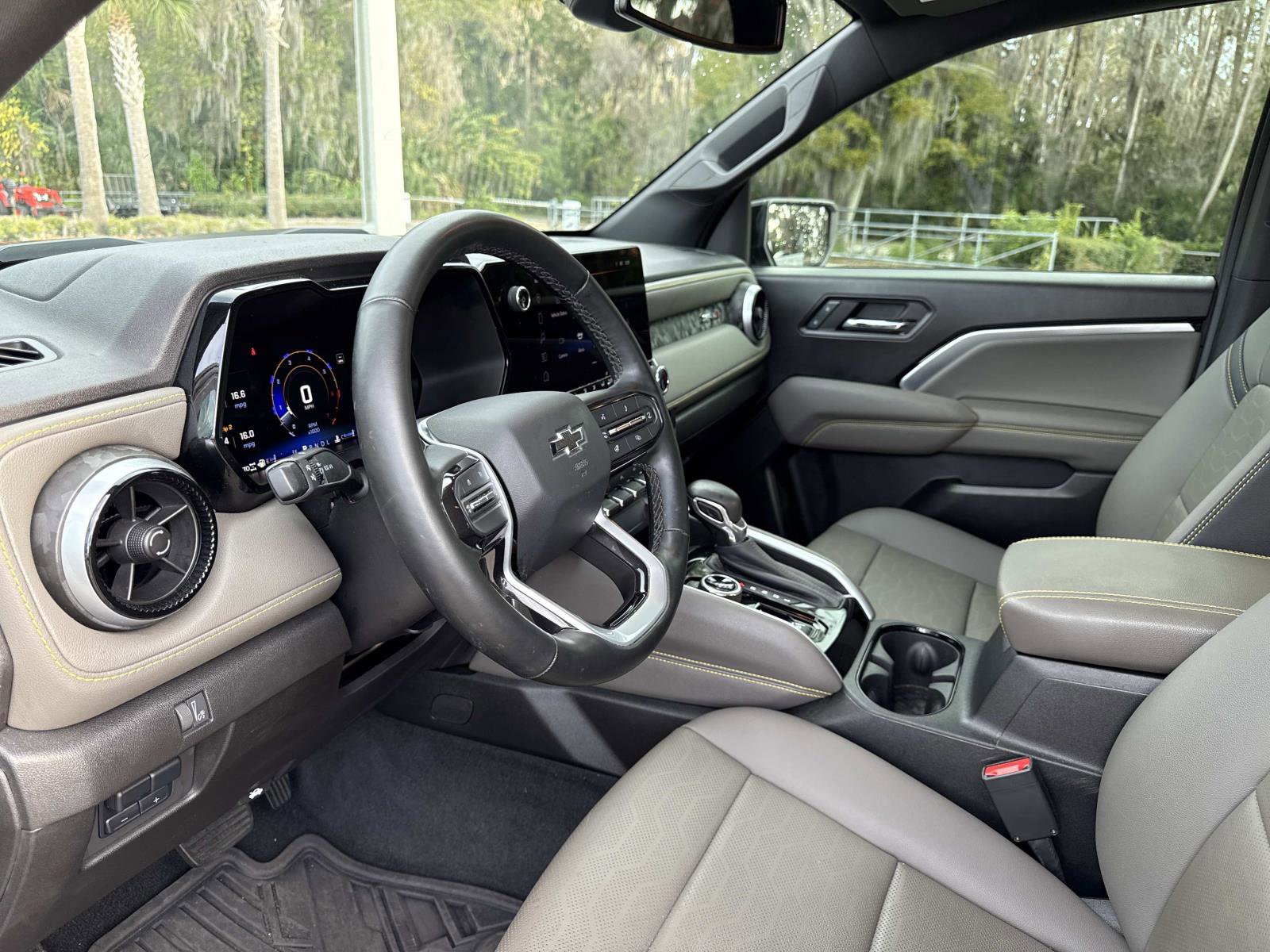 Used 2024 Chevrolet Colorado ZR2 w/ ZR2 Convenience Package III image 21