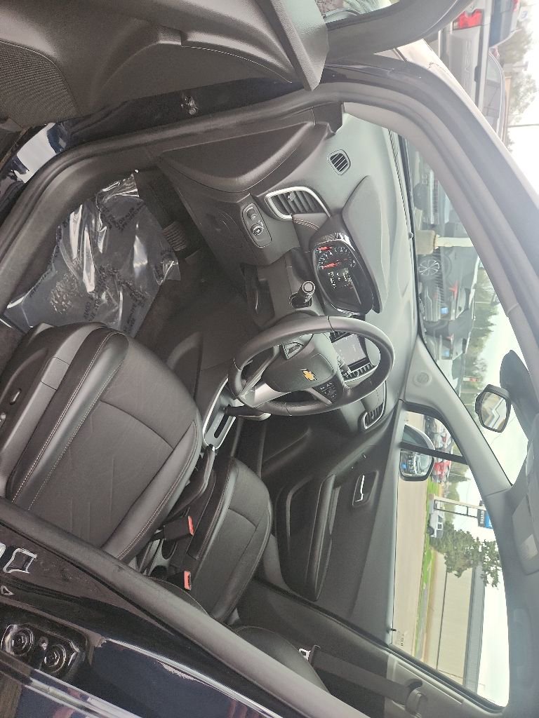 Used 2022 Chevrolet Trax LT w/ LT Convenience Package AWD/4WD image 9