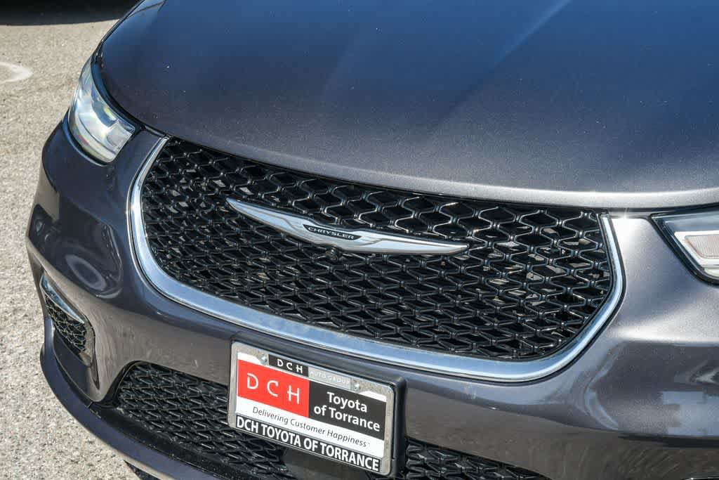 Used 2023 Chrysler Pacifica Touring-L FWD image 5