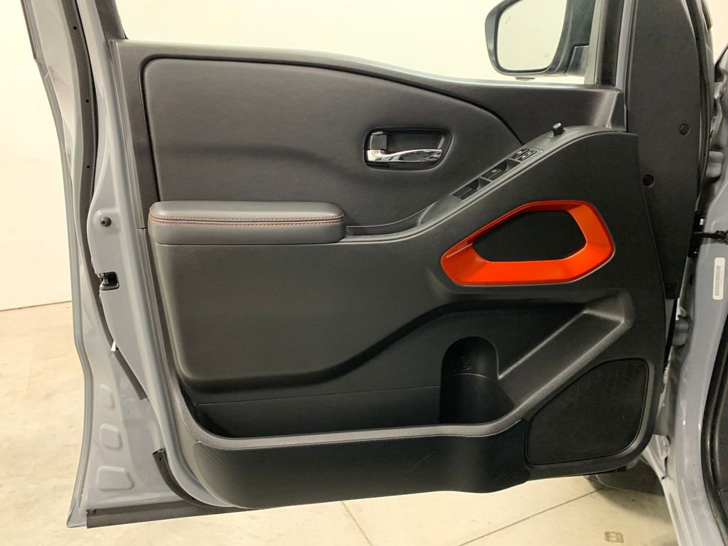 Used 2023 Nissan Frontier PRO-4X w/ Pro Convenience Package image 6