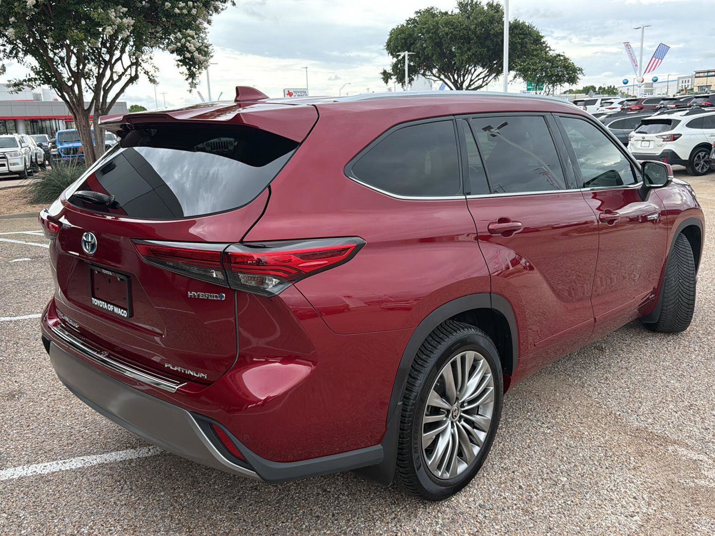 Used 2020 Toyota Highlander Platinum AWD/4WD image 3