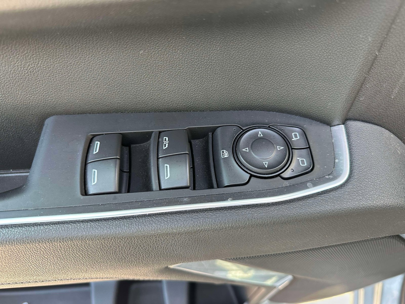 Used 2026 Chevrolet Silverado 1500 LT AWD/4WD image 17
