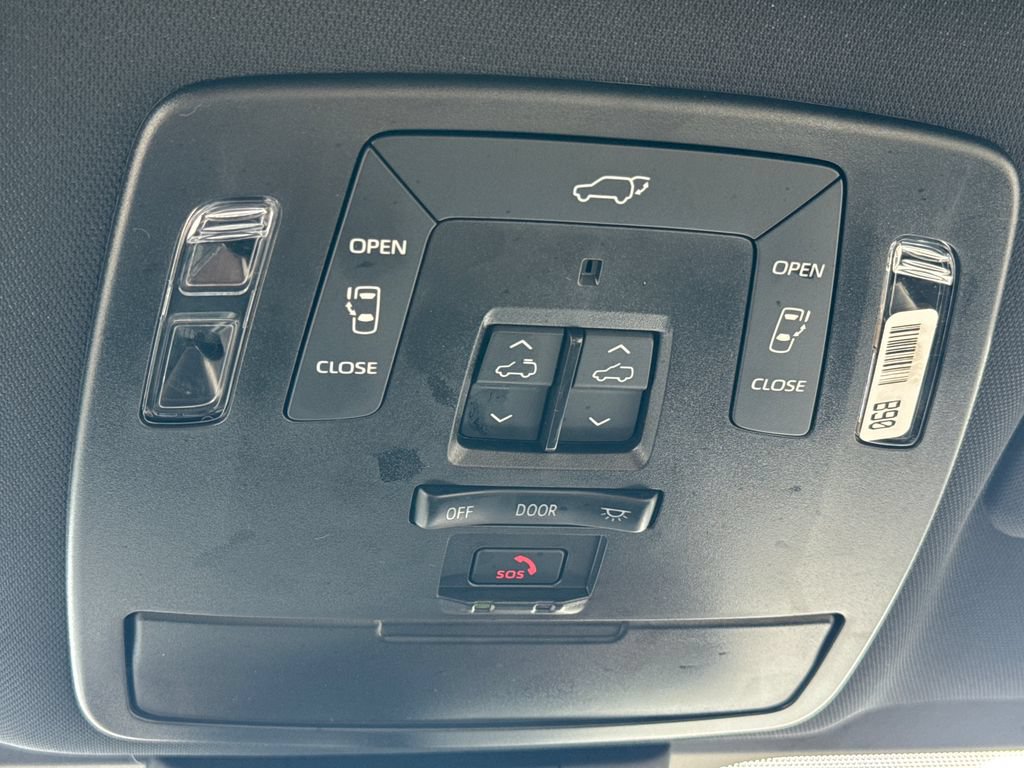 Used 2025 Toyota Sienna Limited AWD/4WD image 30