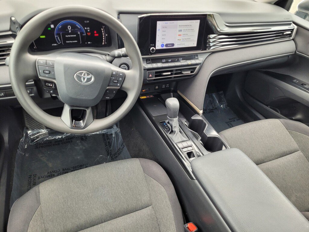 Used 2025 Toyota Camry LE FWD image 16