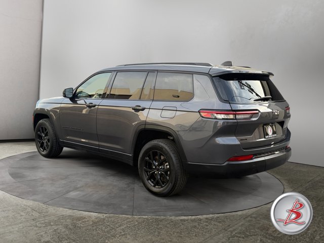 Used 2024 Jeep Grand Cherokee L Laredo image 5