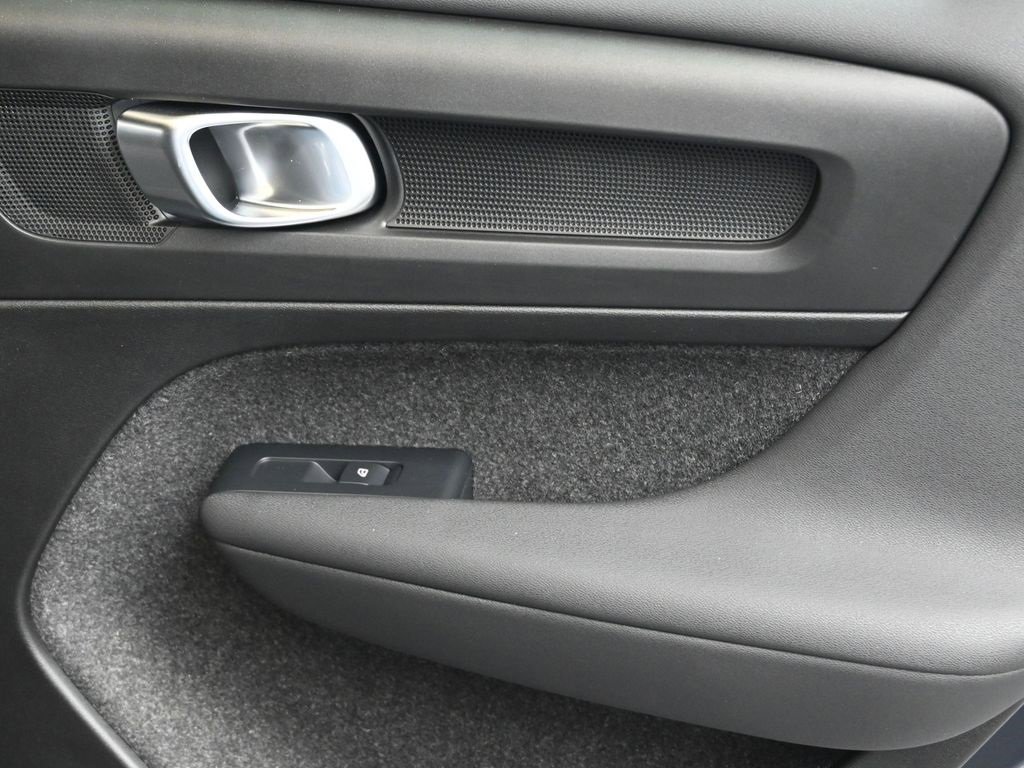 New 2026 Volvo XC40 B5 Ultra w/ Climate Package image 14