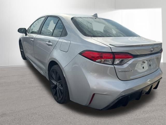 Used 2024 Toyota Corolla SE FWD image 3