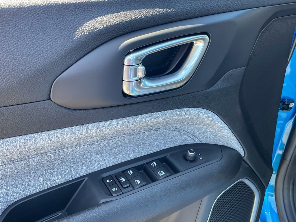 New 2025 Jeep Compass Latitude image 13