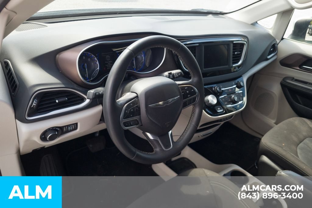 Used 2023 Chrysler Voyager LX FWD image 5